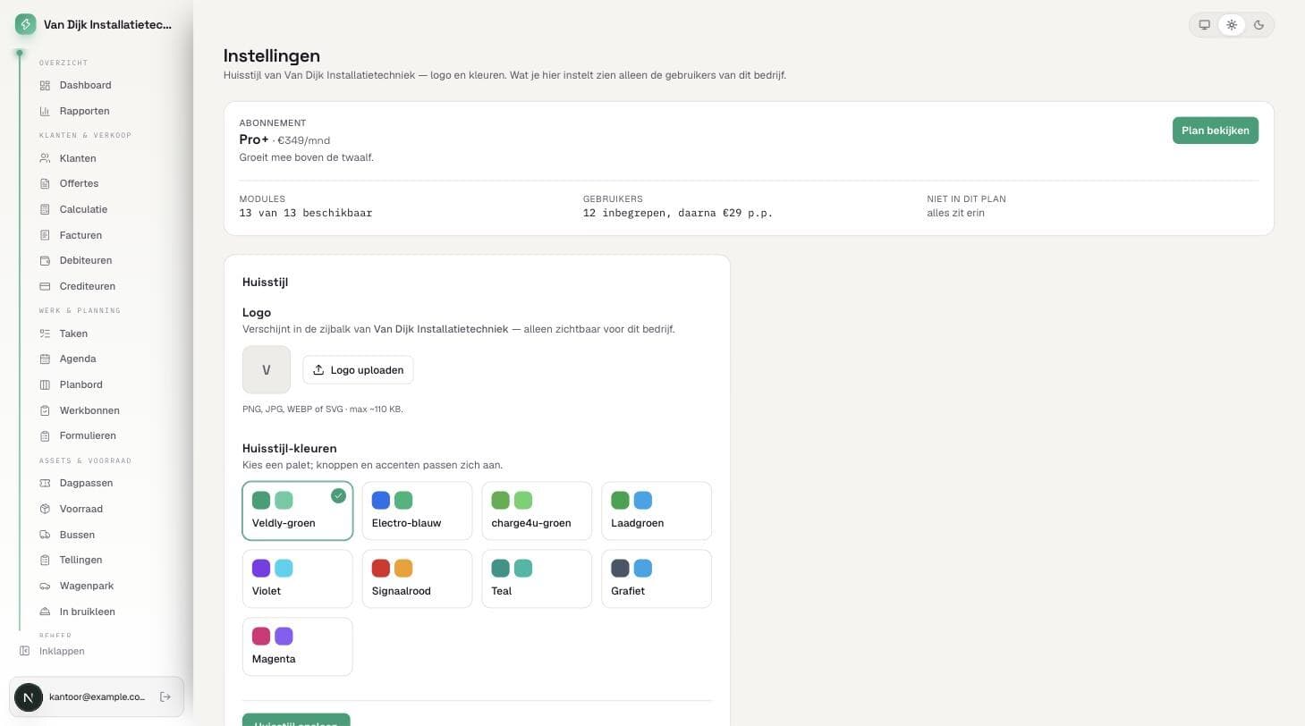 Instellingenscherm van Veldly met abonnement, logo-upload en huisstijlkleuren